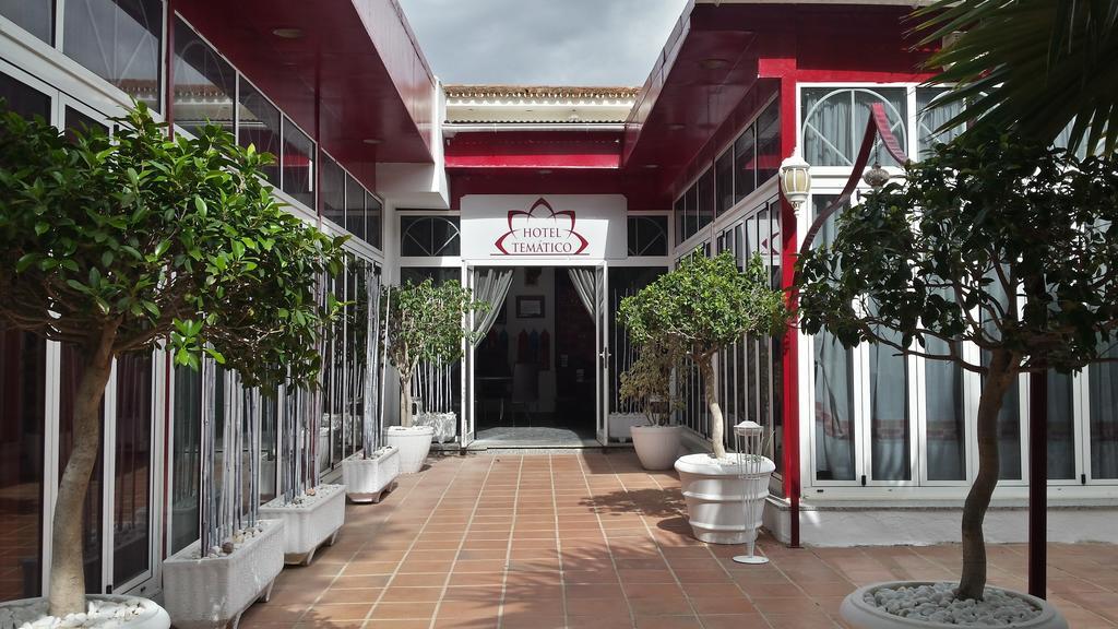 Hotel Tematico Costa Del Sol 托雷莫利诺斯 外观 照片