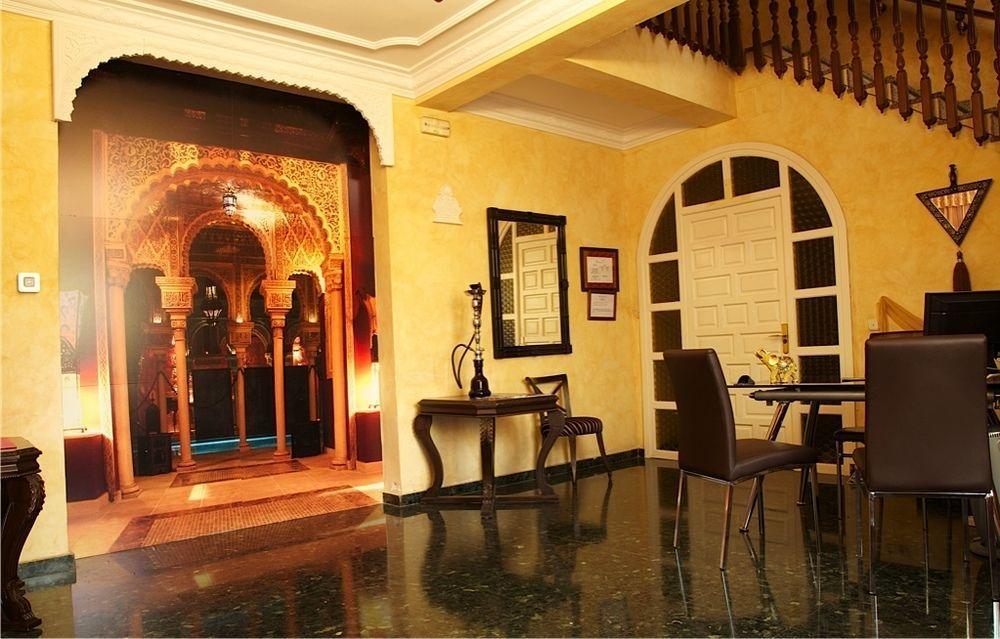Hotel Tematico Costa Del Sol 托雷莫利诺斯 外观 照片