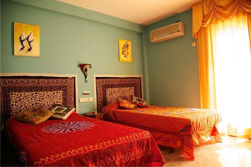 Hotel Tematico Costa Del Sol 托雷莫利诺斯 外观 照片