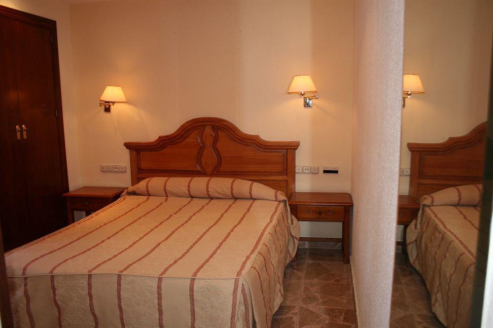 Hotel Tematico Costa Del Sol 托雷莫利诺斯 外观 照片