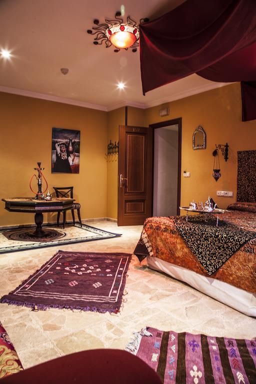 Hotel Tematico Costa Del Sol 托雷莫利诺斯 外观 照片