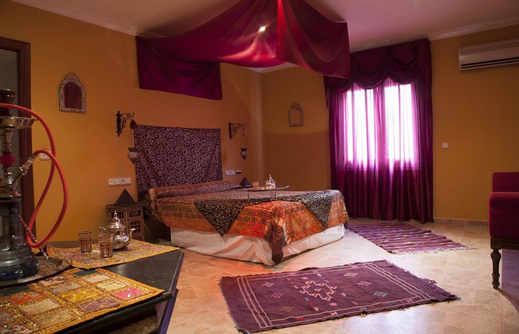 Hotel Tematico Costa Del Sol 托雷莫利诺斯 外观 照片